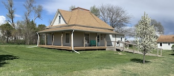Relaxing Country Home: wide open spaces
