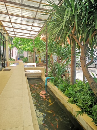 Terrace/patio. The Wonders Hotel