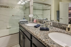 Bathtub, hair dryer - C-Gated Resort-5 miles to Disney-2 FREE Water Park (Osceola County)