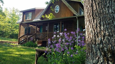 WIFI!! Big Oak Cabin, ozarks, hot tub, rivers!