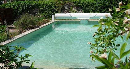 Ruhige gemütliche Villa mit grossem Pool und Garten in Uzès