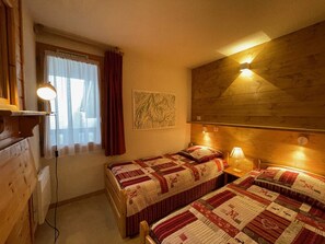 1 bedroom - 2-room mezzanine for 6, south balcony, near slopes and shops (Valmorel)