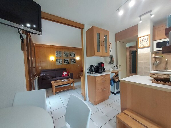 Interior - Spacious 2-Room Apt for 5, Ski-In/Out, Near Lift & ESF, Well-Equipped, Valmorel (Valmorel)