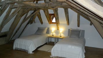 3 slaapkamers, een strijkplank/strijkijzer, wifi, beddengoed