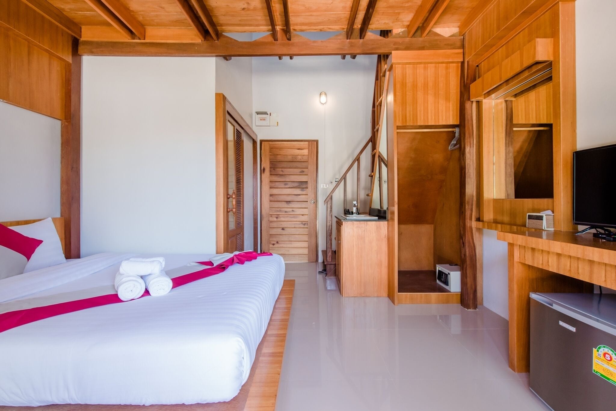 Photo - Lanta Ray Bay Hotel