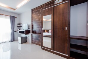 Desk, soundproofing, free WiFi, bed sheets - Lanta Ray Bay Hotel (Ko Lanta)