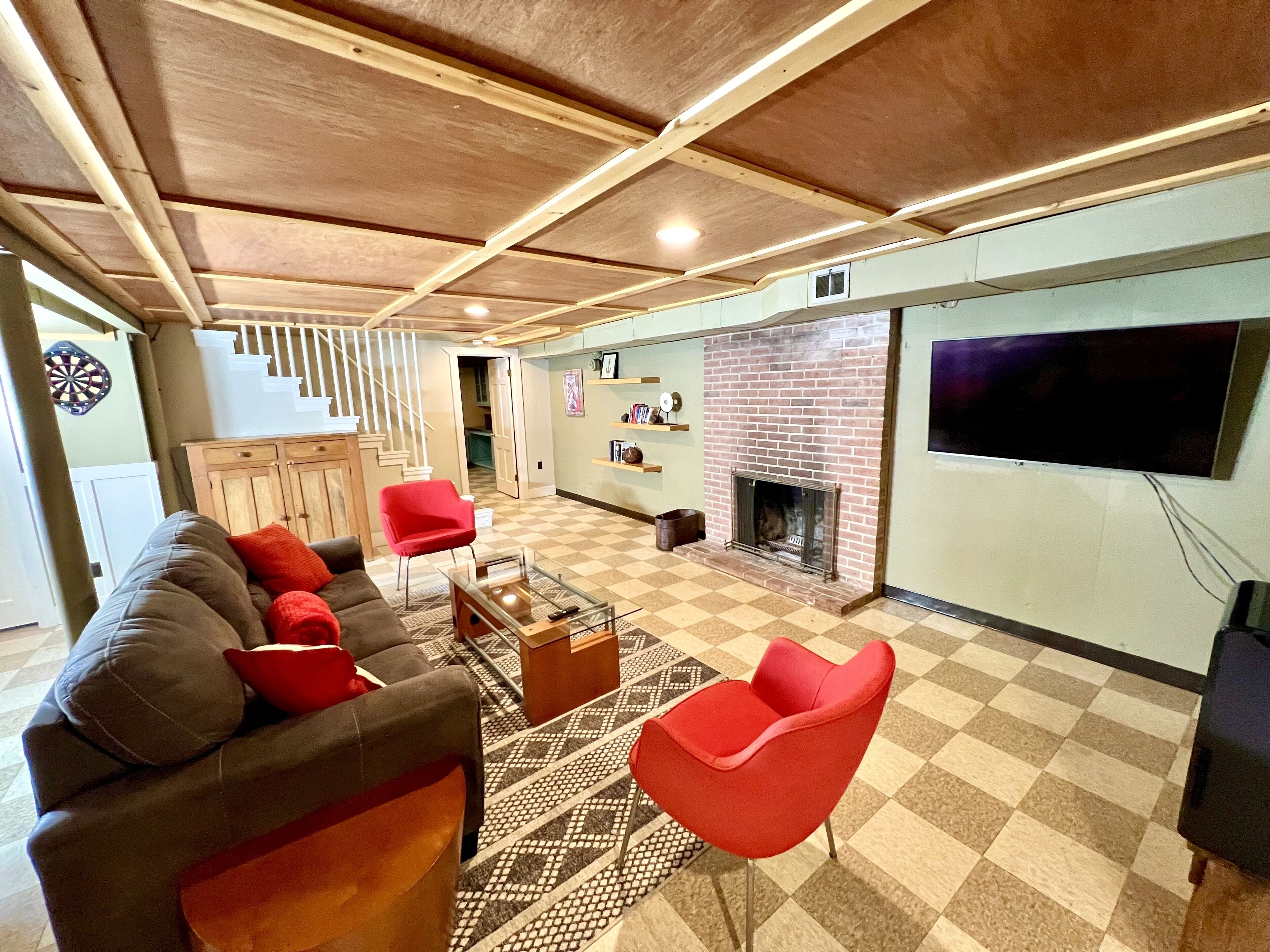 Smart TV, fireplace, video games, table tennis