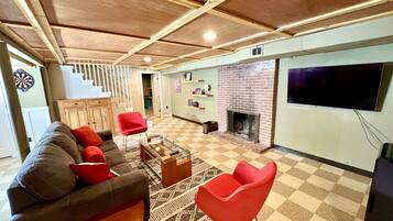 Smart TV, fireplace, video games, table tennis