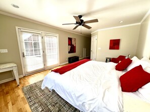 6 bedrooms, desk, iron/ironing board, free WiFi