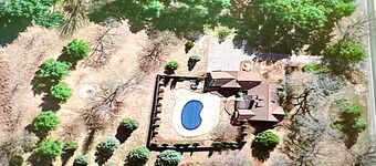 ALLEGAN ACRES 3Acres,Pool,HotTub,6Bdrm,3Bath,2Fireplaces,FirePit,PingPong,Events