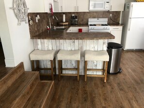 Fridge, microwave, oven, stovetop - A little slice of Heaven (Layton)