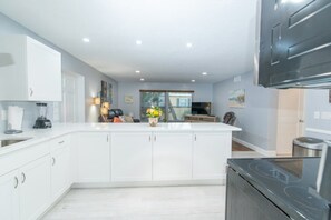 Fridge, microwave, oven, stovetop - Cozy Pet Friendly Condo w/ Pool a Block from Siesta Village, 3 Blocks from Beach (Sarasota)