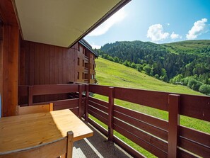 Outdoor dining - Bright studio with direct access to slopes and ESF (Valmorel)