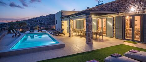 Outdoor pool, a heated pool