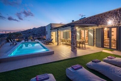 Mandy Luxury Villa by Cretevasion