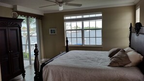 3 室のベッドルーム、デスク、アイロン / アイロン台、WiFi (無料)