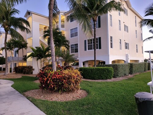 Condo de luxe de 3 chambres avec vue sur le port avec vue sur l'océan, glissement de bateau, commodités
