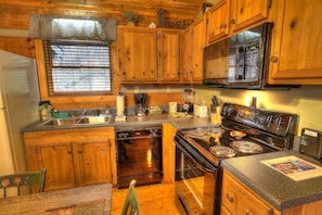 Refrigerador, microondas, horno, placa de cocina