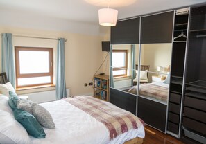 4 Schlafzimmer, Bügeleisen/Bügelbrett, kostenloses WLAN, Bettwäsche