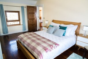 4 chambres, fer et planche à repasser, Wi-Fi gratuit, draps fournis