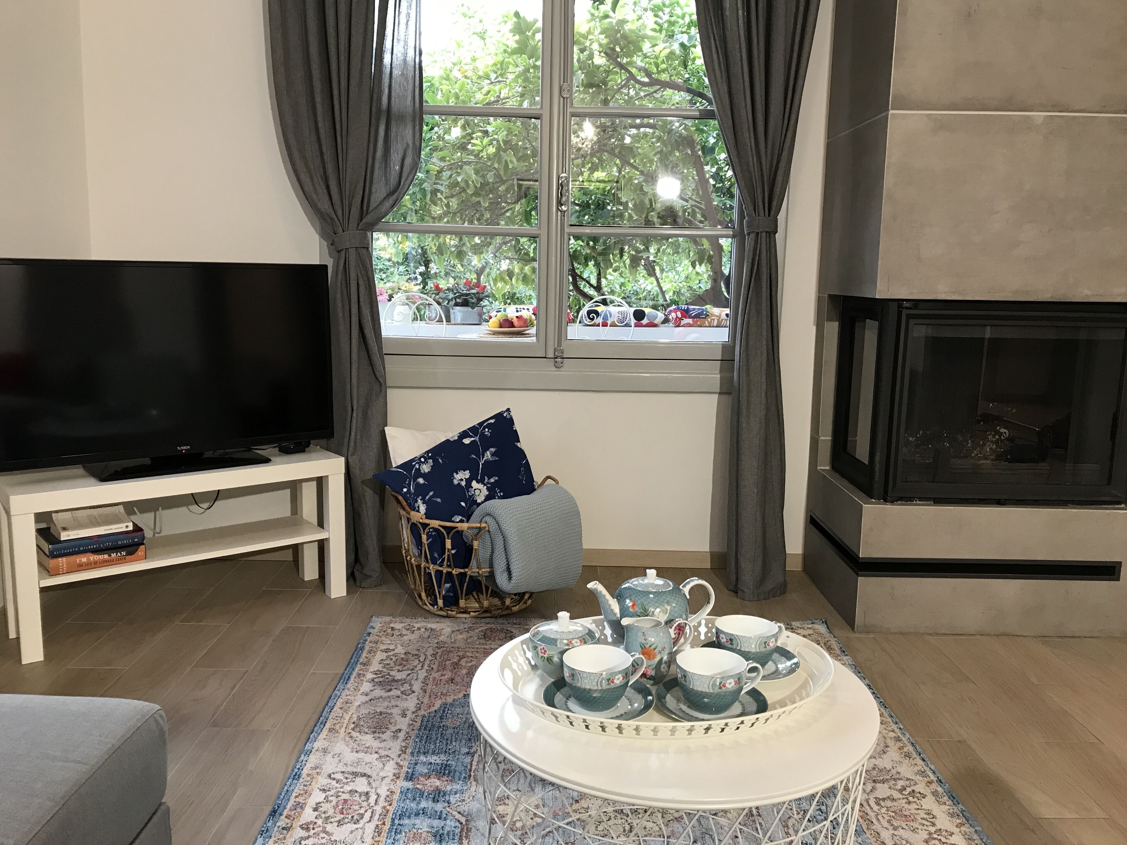 Casa Superior, letti multipli | Soggiorno | TV a schermo piatto 45 pollici con canali via cavo, TV