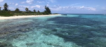 Incredible Views, Waterfront Luxury Private Villa with Central AC