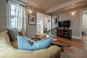 TV connectée, chaîne hi-fi, espaces bureaux