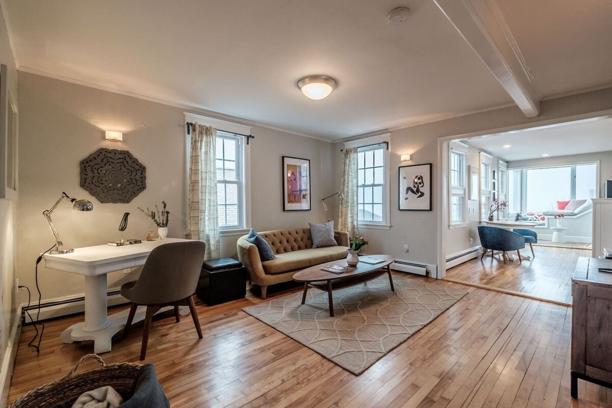 Panoramic Water, Island & City Views w/Private Roof Deck