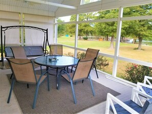 Outdoor dining - Relax by Lake Marion - A lake home with you in mind.  (Eutawville)