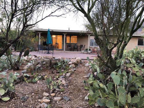 Tucson  3 bedrm 2 ba. home,  quiet cul de sac,  magnificent mountain views.