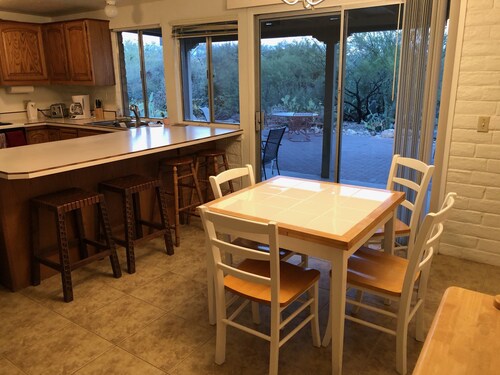 Tucson  3 bedrm 2 ba. home,  quiet cul de sac,  magnificent mountain views.