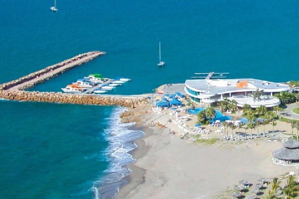 Restaurant and private port