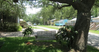 Fishermen Beach Lovers Snowbirds Unique Bon Secour River Cabin, Pet Friendly!