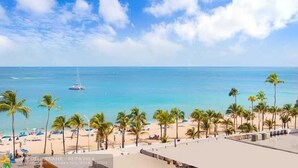 A beach with palm trees and a clear sky. - VOTED BEST FORT LAUDERDALE LOCATION! WALK TO SHOPS, RESTURAUNTS, & BEACH. (Ft Lauderdale)