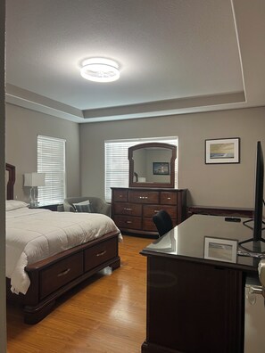 4 bedrooms, desk, iron/ironing board, free WiFi