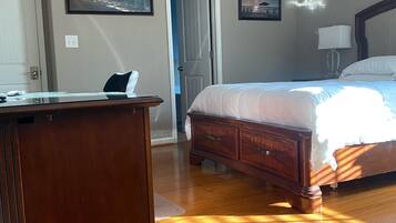 4 soverom, skrivebord, strykejern/-brett og wi-fi (inkludert)