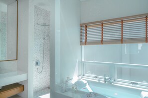 Deep soaking tub, free toiletries, hair dryer, towels
