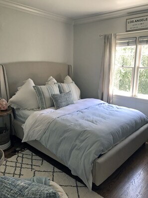 3 chambres, coffre-fort, bureau, fer et planche à repasser