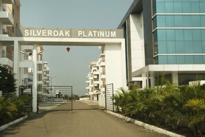 Property entrance - Saburi Service Apartments (Rahata)