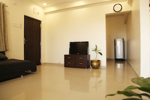 公寓 (2 BHK) | 起居區 | 32-吋電視，提供衛星頻道