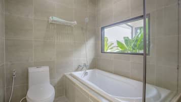 Exclusive Townhome, Multiple Beds, Non Smoking, Garden View | Bathroom