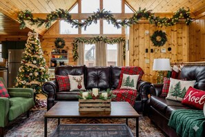 Smart TV, fireplace, video games, books - Dollywood Cabin • Indoor Htd Pool • Hot Tub • Pool Tbl • Theatre Room • Pets OK (Sevierville)