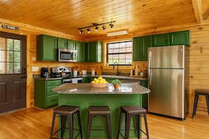 Fridge, microwave, oven, stovetop - Dollywood Cabin • Indoor Htd Pool • Hot Tub • Pool Tbl • Theatre Room • Pets OK (Sevierville)