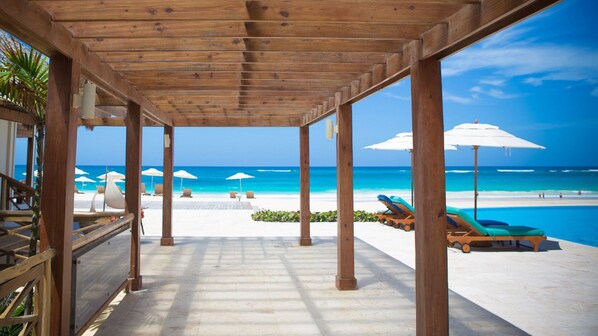 Beach nearby, sun loungers, beach towels
