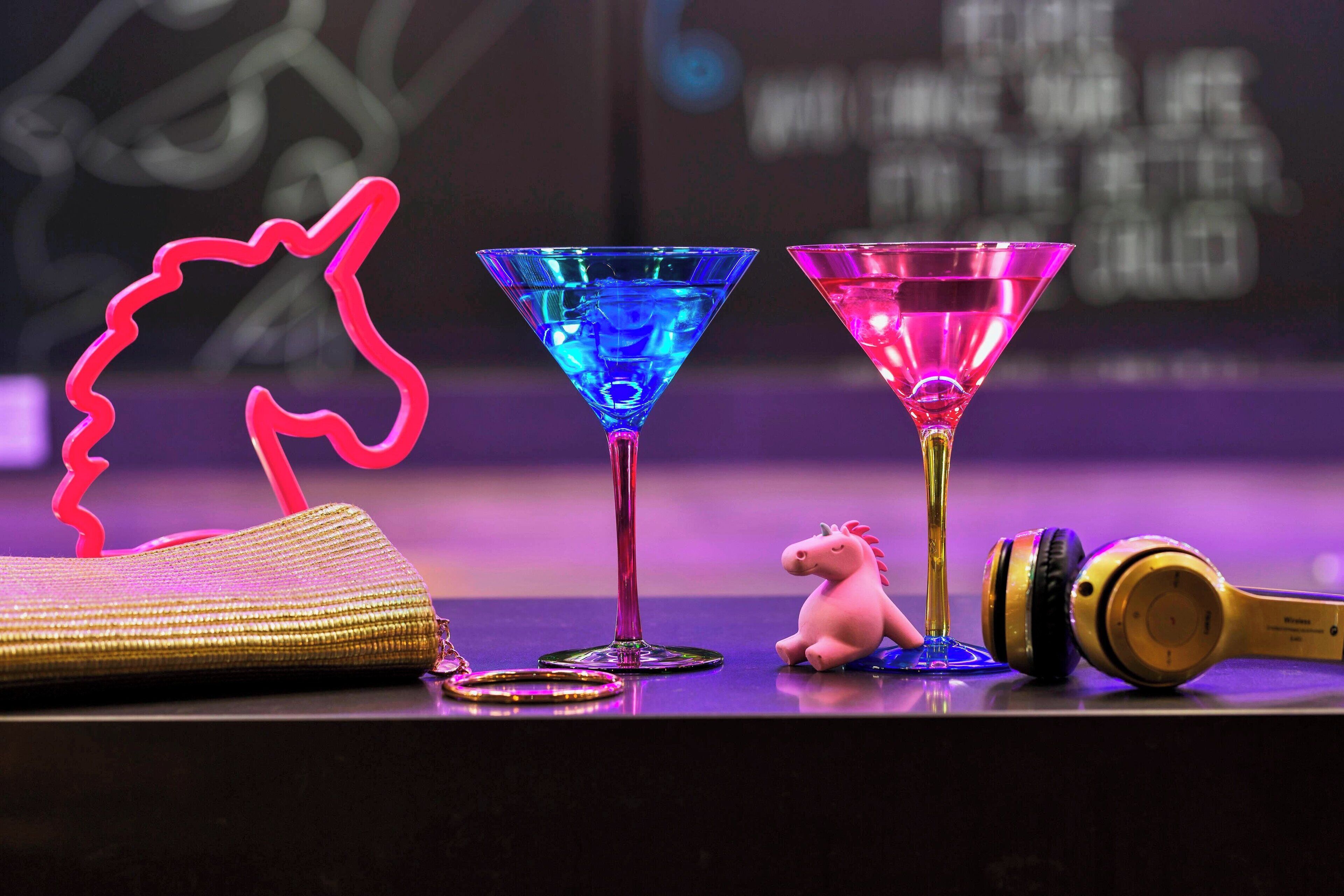 serves lunch and dinner