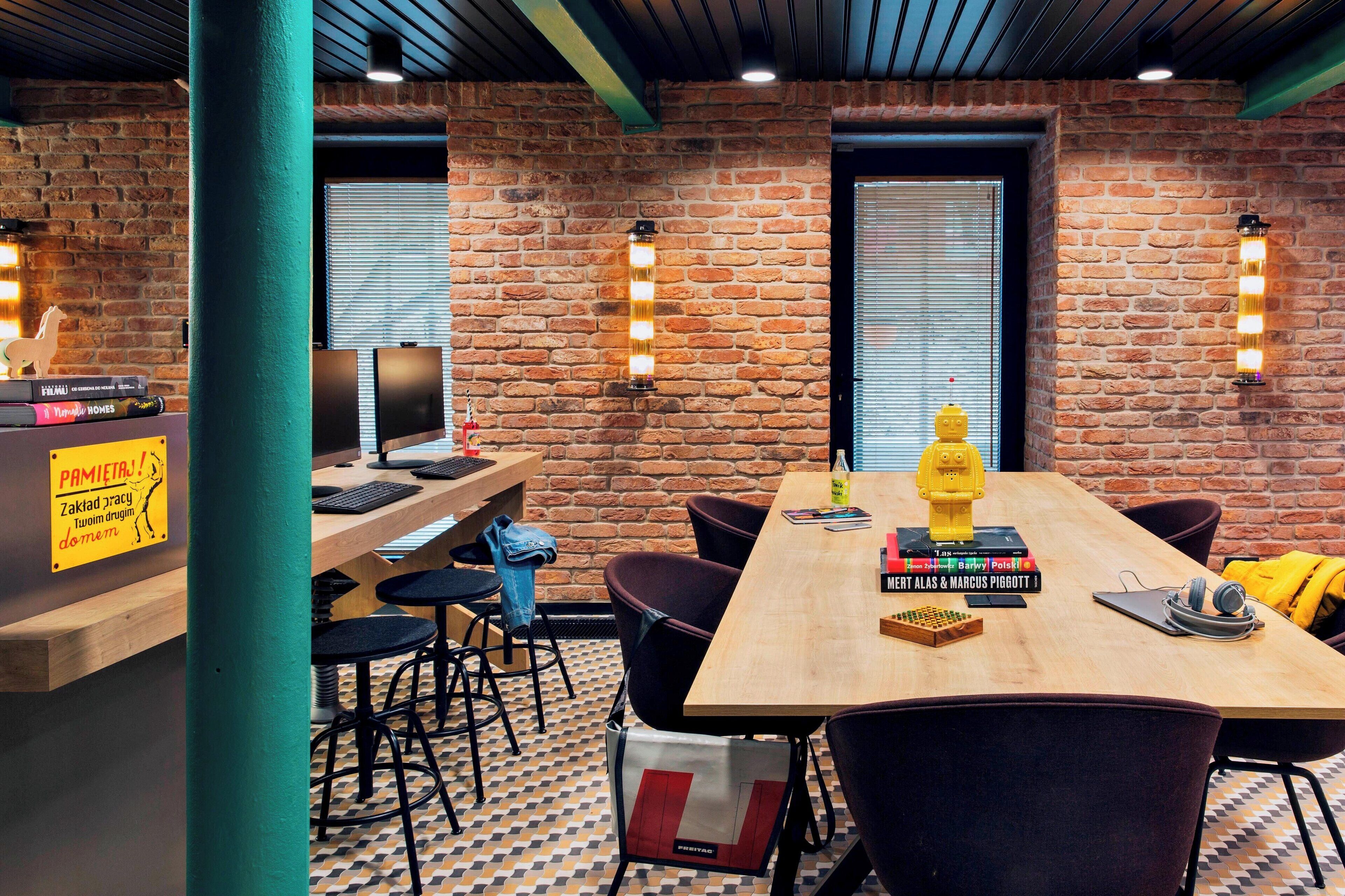 serves lunch and dinner