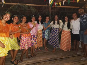 Family dining - Aetas Glamping (El Nido)