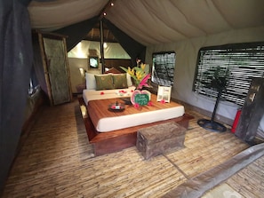 텐트 | 고급 침구, 책상, 다리미/다리미판, 간이 침대