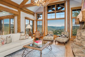 تلفزيون، مدفأة، مشغل دي في دي