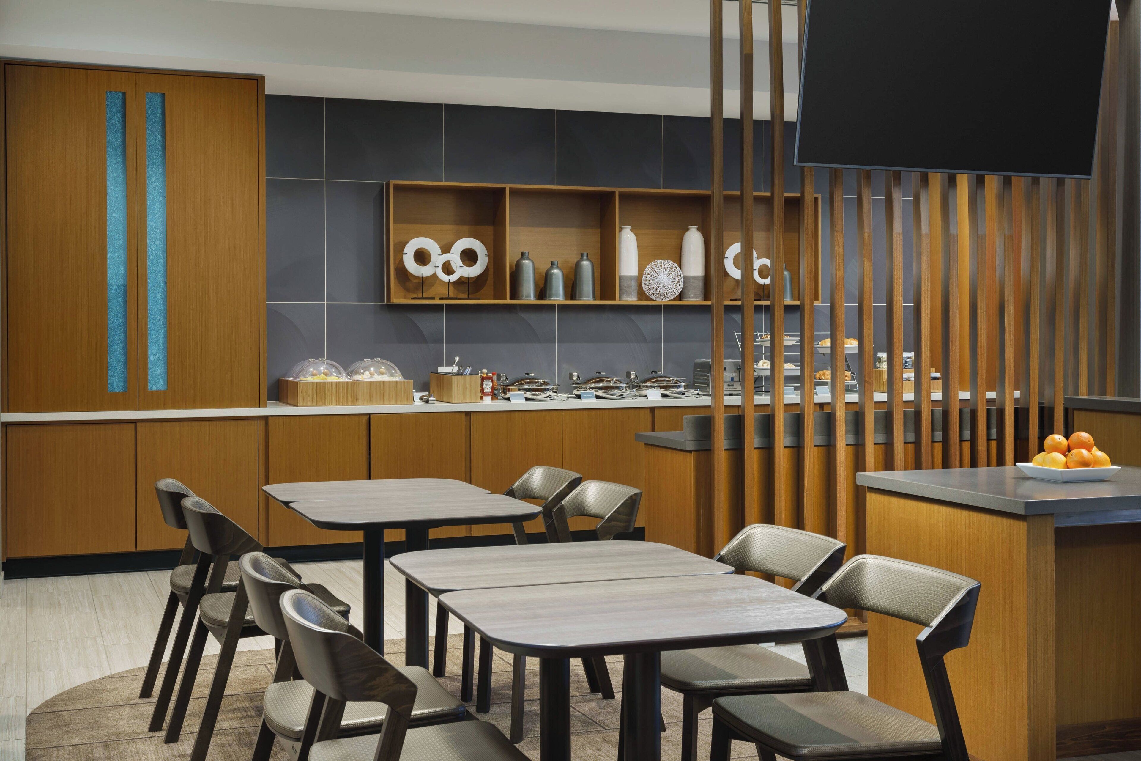 free daily full breakfast